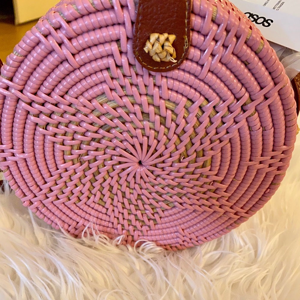 ASOS Design Structured Rattan Circle Bag - Picture 2 of 6